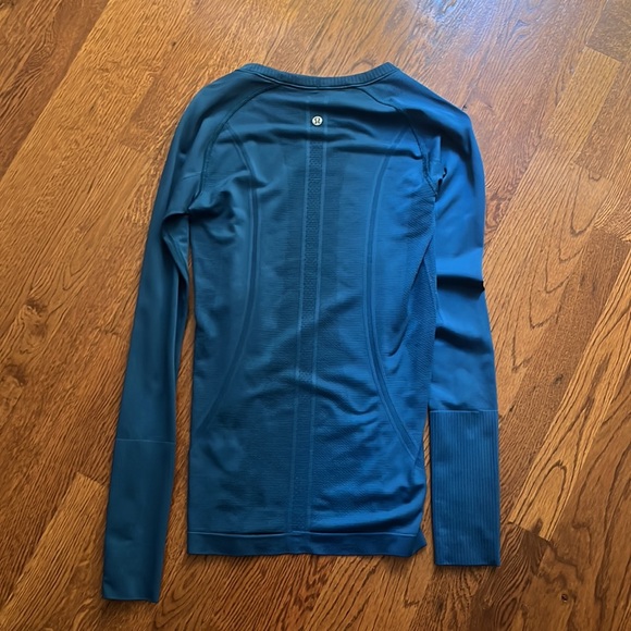 Lululemon shirt - Picture 2 of 2